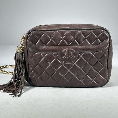 VINTAGE CHANEL LEATHER PURSE | Chanel tufted leather purse with black leather interior. - l. 10 x w. 2.5 x h. 7 in

