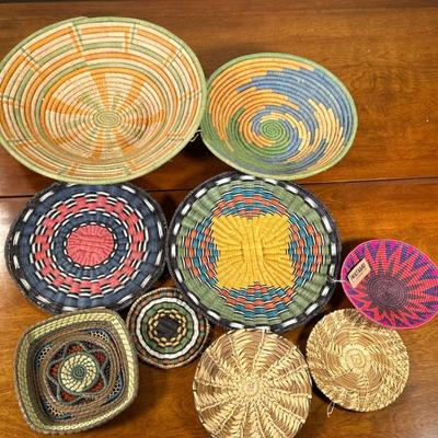 (9pc) COLORFUL HAND WOVEN BOWLS | Mixed lot of colorful woven bowls and mats. - h. 4 x dia. 16 in (largest)

