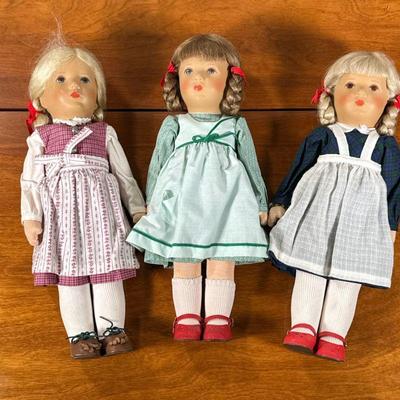 (3pc) KÄTHE KRUSE DOLLS | Including 3 girls with braided hoops and dresses. - h. 14 in

