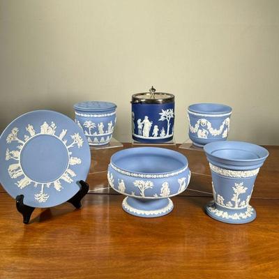 WEDGEWOOD DISHES | Including silver lidded ice bucket, large compote, round vase, 2 bowls and 1 plate. - h. 5.5 x dia. 8 in (large...