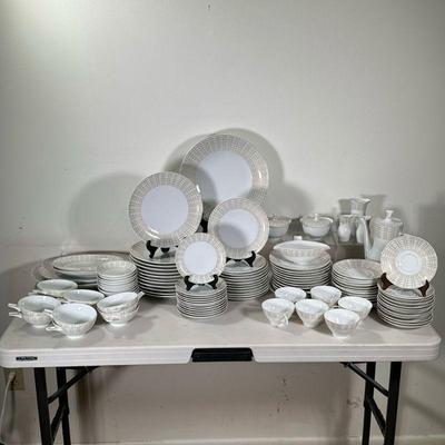 (112pc) THOMAS PORCELAIN DINNER SERVICE | Including: 12 dinner plates; 24 salad plates; 6 dessert plates, 12 dessert bowls; 24 saucers, 6...