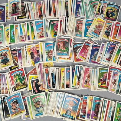 LARGE LOT GARBAGE PAIL KIDS TRADING CARDS | Large collections of Garbage Pail Kids trading cards.

