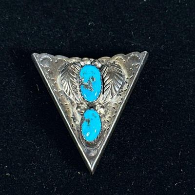 TURQUOISE & STERLING COLLAR TIP | Native American sterling silver with turquoise collar tip; Total weight: 5.2g. - l. 1.25 in

