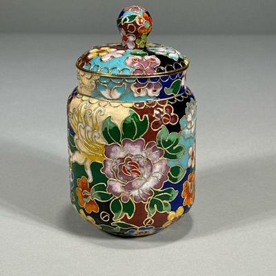 CLOISONNÉ LIDDED VASE | Flower decorated cloisonné lidded vase. - h. 6.25 x dia. 3.5 in

