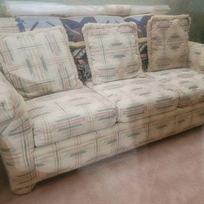 SW Broyhill Sofa and matching lovesear