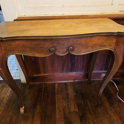 TTT314-Very Elegant Early 1900's French Louis XV Style Walnut Side Table