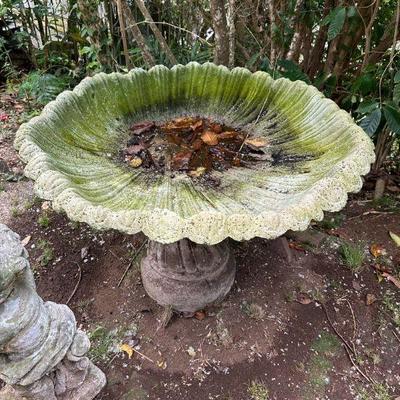 TTT060- Cement Bird Bath 