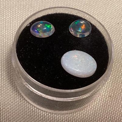 TTT512 Three Opals