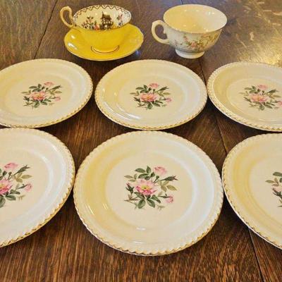 TTT466-Vintage Set Of 6 Harker Pottery Company 22 Kt Gold Rimmed Dessert Plates