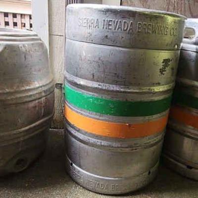 TTT516 - Beer Kegs (3) Empty 