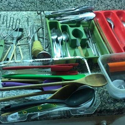 TTT283 - Vintage Eating & Cooking Utensils 