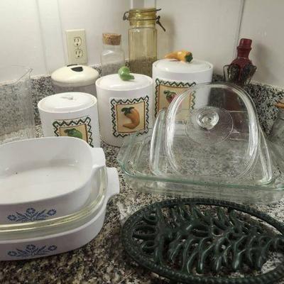 TTT269 Various Kitchen Items