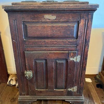 TTT054 Antique? Keyser Mfg. Co. Wooden Ice Chest