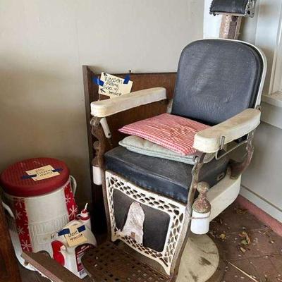 TTT122-Vintage Made In USA Emil Jpaidar Barber Chair