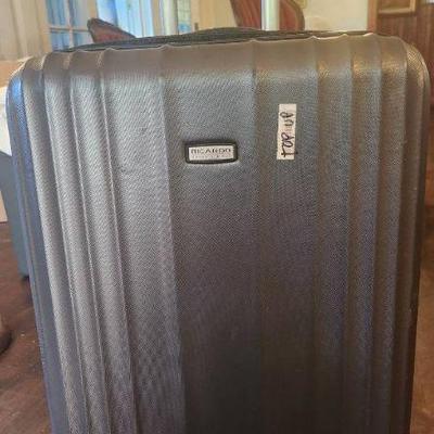 TTT262 Black Ricardo Luggage With Handle And Wheel