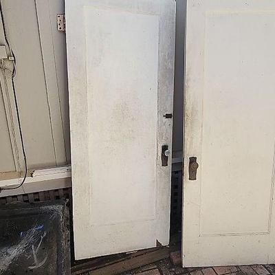 TTT624 - Wooden Doors and A Skylight 