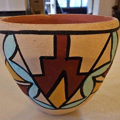 TTT543-Interesting Collectible Native American Pottery