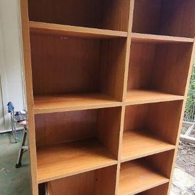 TTT596 - Multi-Compartment Bookshelf 