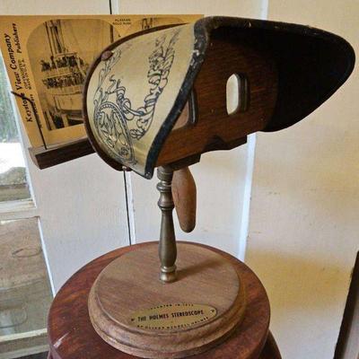 TTT031-Vintage Holmes Stereoscope Pedestal Stand With 3D Card Stereoview