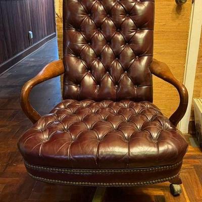 TTT404- Vintage Burgundy Leather Swivel Office Chair