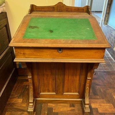 TTT405- Vintage Davenport Style Desk