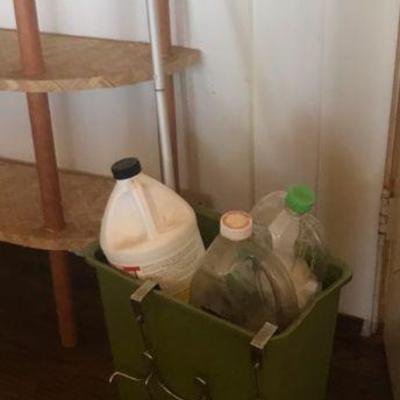 TTT377 - Assorted Cleaning Products 