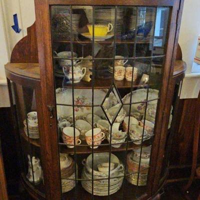 TTT399-Vintage European Style Oak Leaded Glass Curio Cabinet