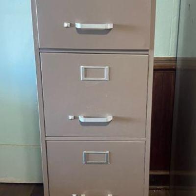 TTT279- (4) Drawer Metal Filing Cabinet
