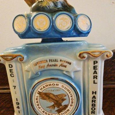 TTT091-Vintage 1972 Jim Beam Decanter Commemerating The Survivors Of Pearl Harbor