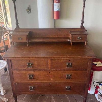TTT117 Vintage Wooden Dresser