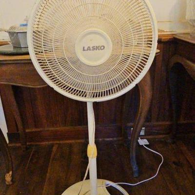 TTT343-Lasko 18" Diameter 3-Speed Oscillating Pedestal Fan