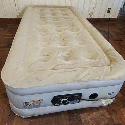 TTT133 - Serta Comfort Air Mattress with Inflator