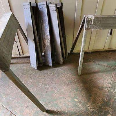 TTT554 - Metal Sawhorses 
