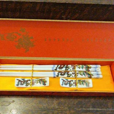 TTT233-Gift Set Of Chinese Dragon/Phoenix Porcelain Chopsticks And Holders