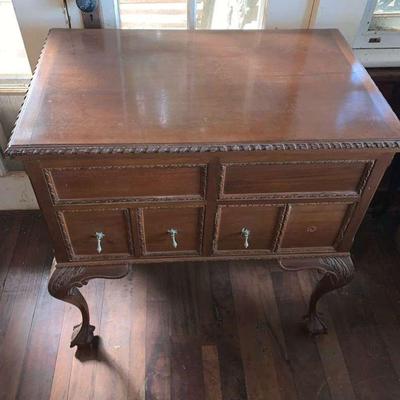TTT087 Wooden Desk/Storage Chest w/Vintage Vinyl Records