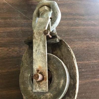 TTT235 - Vintage Block & Tackle Pulley