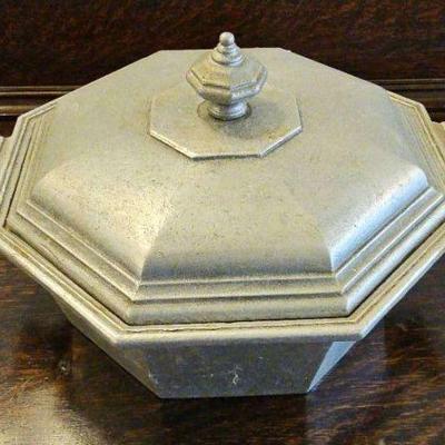 TTT282-International Silver Company Pewter Rustic Farmhouse Covered Casserole Dish W/lid