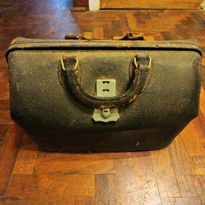 TTT581-Vintage Leather Doctors Medical Bag