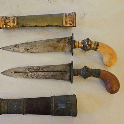 TTT480-Beautiful Set Of 2 Vintage Phillippine Gunong Daggers