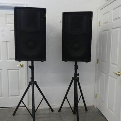Pair of Peavey 2-Way Speakers #PV-115 with Adjustable Tripod Speaker Stands & 25' Cables