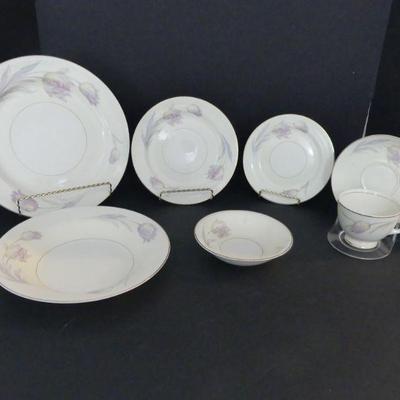 Vintage 1950s Homer Laughlin "Tulip Nautilus Eggshell" 7-Piece Place Setting