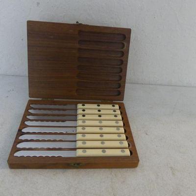 Set of 8 Simmon Stainless Steel Steak Knives