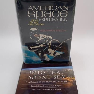 Books: INTO THAT SILENT SEA/AMERICAN SPACE EXPLORATION
