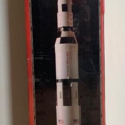 Revell Large Saturn V Rocket Model - History Makers Series - 1982- NIB