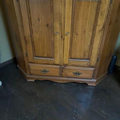 Corner cabinet