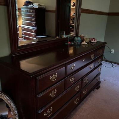 Dresser