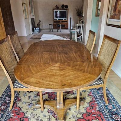 Beautiful Drexel Heritage Dining Room Table