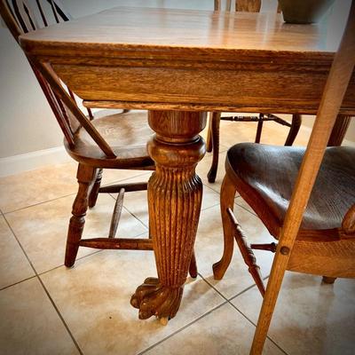 Antique dining table with 2 leaves and claw feet
