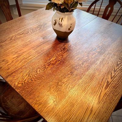 Antique dining table with 2 leaves and claw feet