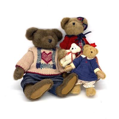 Boyd’s bears. Part of a very large collection of Boyd’s bears and related items. See next photograph.